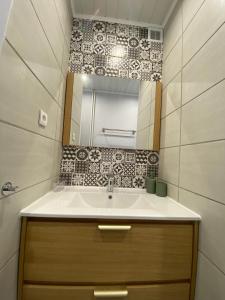 Koupelna v ubytování Le Cosy, Appartement Chaleureux 2 chambres