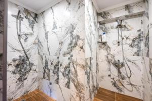 A bathroom at Beluga Guest House