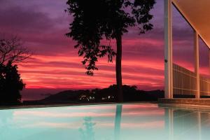 Bazén v ubytování Highend Private Pool Villa nebo v jeho okolí
