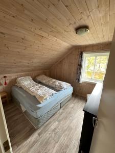 A bed or beds in a room at Vrådal Panorama - Flott hytte på toppen