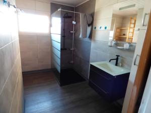 Un baño de Chambres et Tables d'hôtes Chez Paul et Lydie