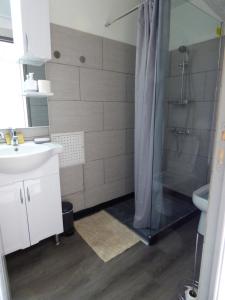 Un baño de Chambres et Tables d'hôtes Chez Paul et Lydie