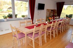 a dining room with a wooden table and chairs at Ferienwohnung Harry im Riesengebirge in Dolní Lánov