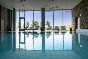 Bazén v ubytování Hotel Vinice Hnanice nebo v jeho okolí
