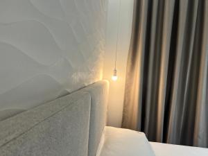 Postel nebo postele na pokoji v ubytování Enzo rooms & apartment Blloku