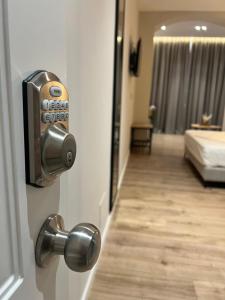 Postel nebo postele na pokoji v ubytování Enzo rooms & apartment Blloku