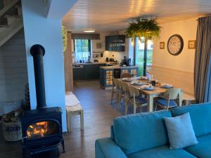 a living room with a blue couch and a fireplace at Chalupa Na Rejvízu 