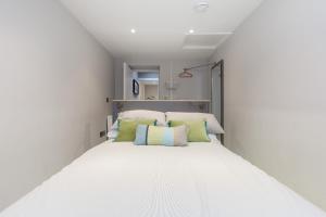 Postel nebo postele na pokoji v ubytování Cheerful 3 bed in the heart of Fethard village + 23 fotografií
