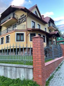 a building with a fence in front of it at Pensjonat Szach in Krynica Zdrój