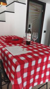 a red and white checkered table with two wine glasses at Suite in città in Naples