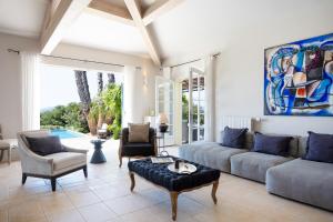 a living room with a couch and a table at Golfvilla Riviera in Grimaud