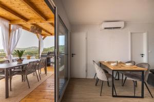 Un balcón o terraza en Venettus premium mobile home
