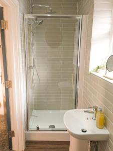 a bathroom with a shower and a sink at Principality Suites - Two Bed Apartment by Property Promise in Cardiff