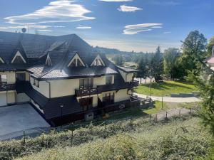 an aerial view of a house with a roof at Apartman Horec 30 a 1 in Donovaly