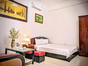 a small bedroom with a bed and a table at Trường Yến Hotel Ninh Bình in Ninh Binh