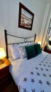 a bedroom with a bed with stars on it at H Sweet H Airport Ifema Metropolitano in Madrid