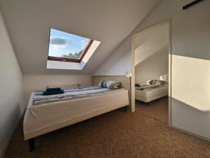 Una cama o camas en una habitación de Hotel Gästehaus Altena