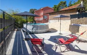 Πισίνα στο ή κοντά στο Nice Apartment In Stasevica With Wifi +26 φωτογραφίες