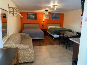 Postel nebo postele na pokoji v ubytování Sunparlor Motel