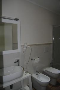 A bathroom at Helios Hotel