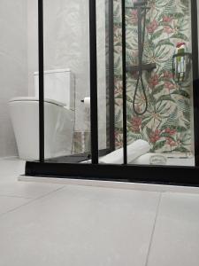 a bathroom with a toilet and a window at La Lunita in Valverde
