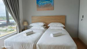 A bed or beds in a room at Husfa Modern Oasis Mahkota Valley