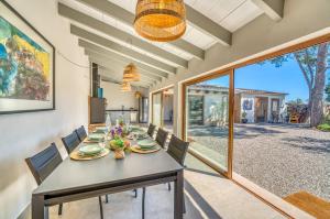 a dining room with a table and chairs at Ideal Property Mallorca - Can Davero in Binissalem