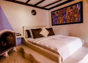 A bed or beds in a room at Dar Elrio