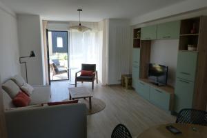 TV a/nebo společenská místnost v ubytování Cancoon - location appartement de vacances Cancale