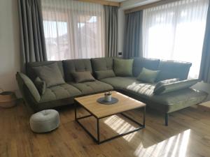 A seating area at Das Wipferl - Dein Nest in den Bergen