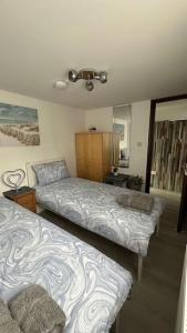a bedroom with two beds in a room at Palaz 8 - One Bedroom Flat in Edmonton