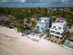 una vista aérea de un complejo en la playa en Ocean View Junior Suite Tatu ZanzibarHouses en Kiwengwa