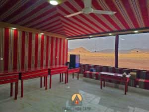 TV a/nebo společenská místnost v ubytování wadi rum,Linda Camp