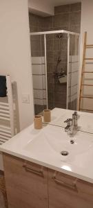 Et badeværelse på Appartement T2 proche lac