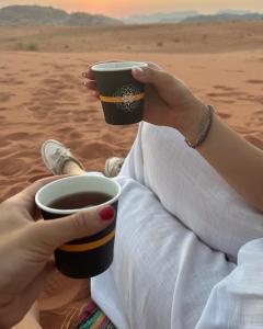 Příslušenství pro přípravu čaje a kávy v ubytování wadi rum,Linda Camp