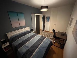 A bed or beds in a room at Vista da Praia - Apartamento Casablanca