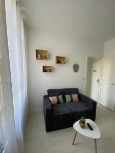 Posezení v ubytování Grand deux pièces au pied du parc du château