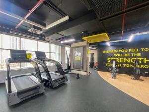 Fitness centrum a/nebo fitness zařízení v ubytování Exclusive Studio by Burj Khalifa and Dubai Mall, High Floor
