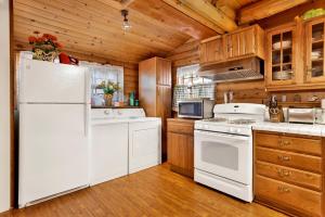 Nhà bếp/bếp nhỏ tại 2343-Big Bear Haven