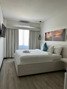 Posteľ alebo postele v izbe v ubytovaní The Watermark Belize Hotel