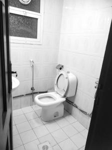 Fotografie z fotogalerie ubytování Sharaf DG Metro partition Private room very very small - Flat 39-01# v Dubaji
