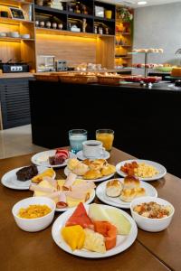 Comida no hotel ou em algum lugar perto