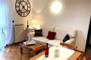 a living room with a couch and a table at Rebecca's house Florence in Florence