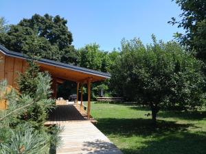 Foto sihtkohas Sremska Kamenica asuva majutusasutuse Nica Wood galeriist