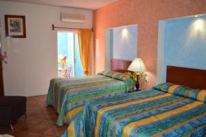 Postel nebo postele na pokoji v ubytování Hotel La Rienda Mision Tequillan