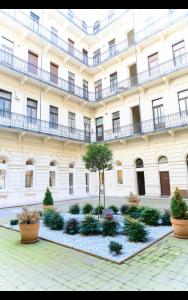 Vonkajšia záhrada v ubytovaní Bp Central Home