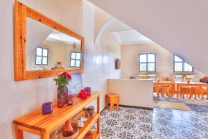 a living room with a mirror and a table at Maison Insa in Essaouira