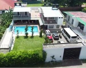 an aerial view of a house with a yard at Finca Palma Roja in Villavicencio