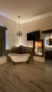 a large bathroom with a bath tub and a tv at Suites Campestres Montebello in Bernal