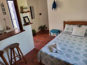 a bedroom with a bed with towels on it at Chalé Flor do Ser in Canoa Quebrada
